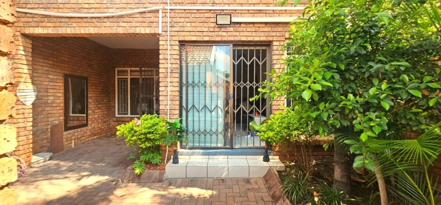 To Let 3 Bedroom Property for Rent in Safari Gardens North West